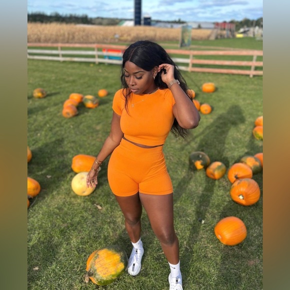 Large spandex orange set - Picture 2 of 3